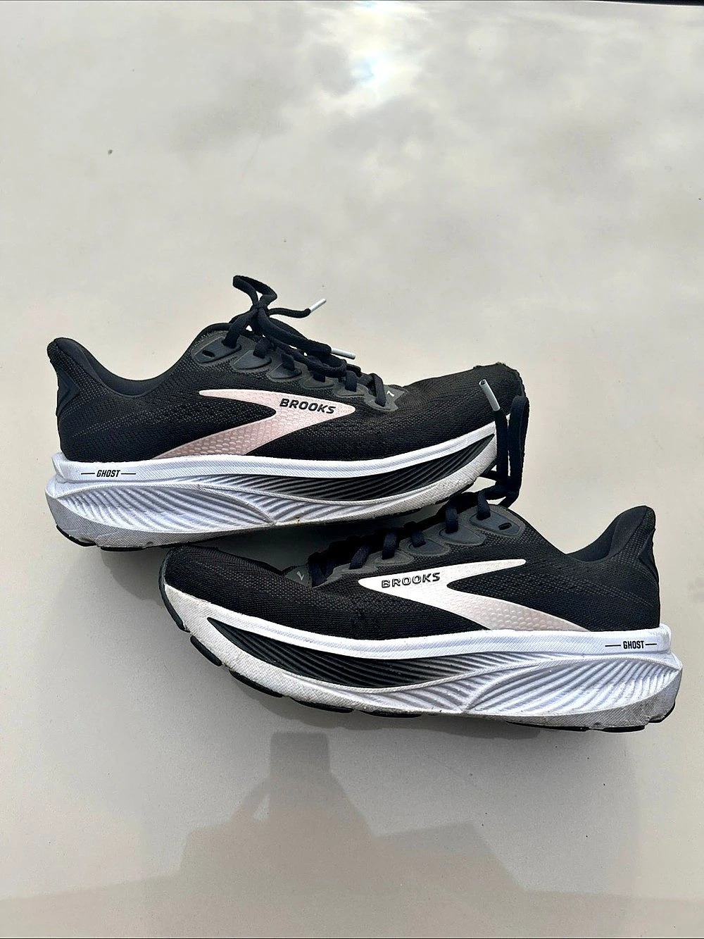 Brooks Ghost Max Women's Black & White Athletic Shoes size 7.5